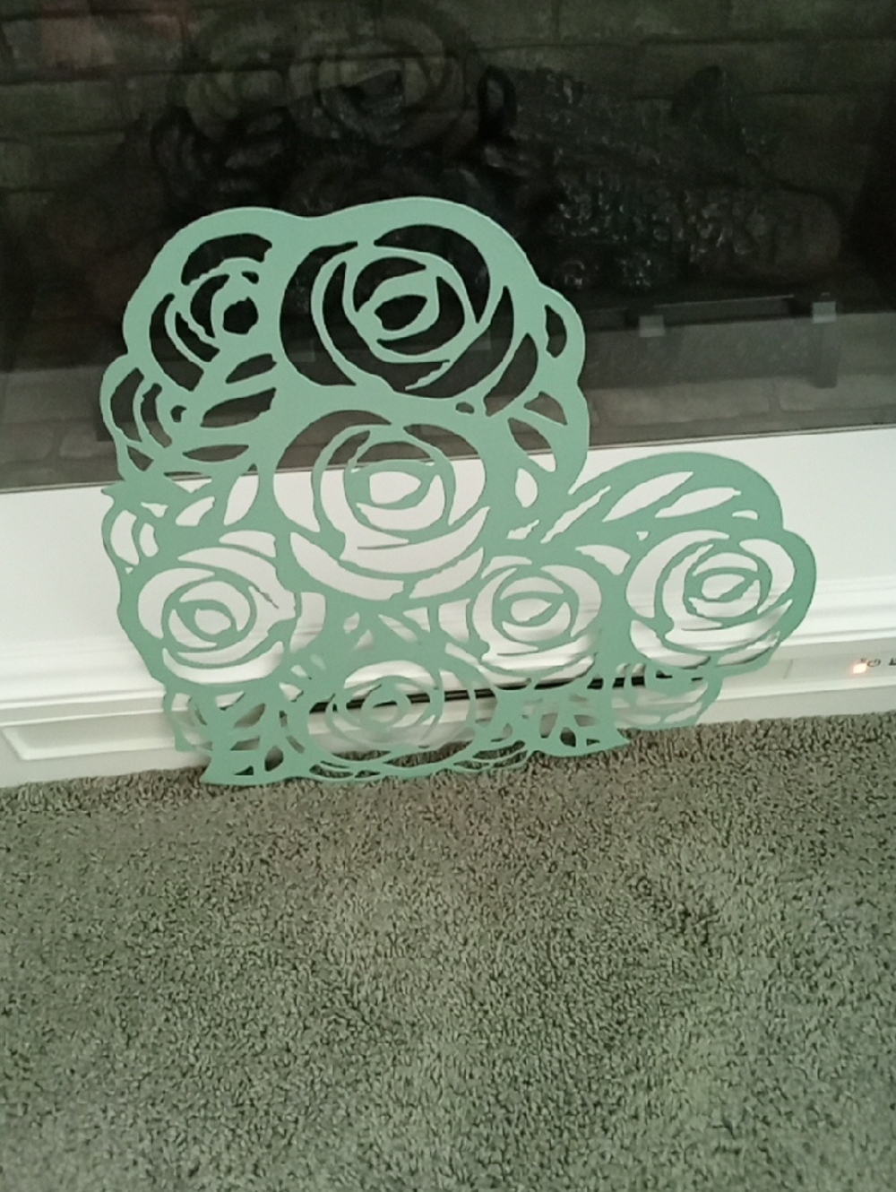 Mint Metal Scroll Cutout Heart